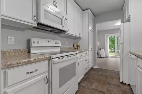 10 Green Bay Ct #105, Appleton, WI 54911 photo 3