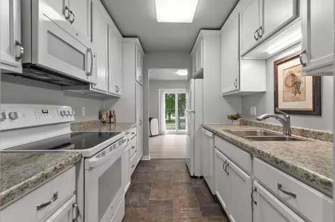 10 Green Bay Ct #105, Appleton, WI 54911 photo 5