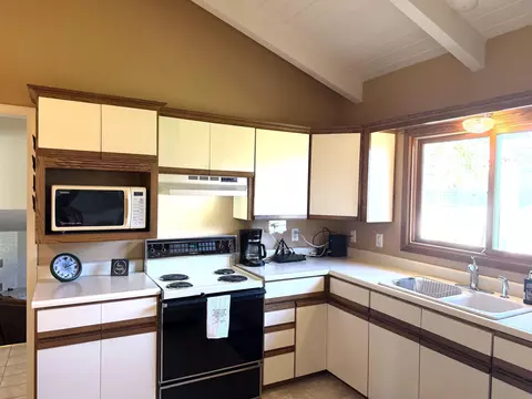Kitchen - 2512 N Drew St, Appleton, WI 54911 photo 3 of 4
