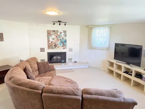 Living - 2512 N Drew St, Appleton, WI 54911 photo 5 of 5