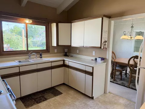 Kitchen - 2512 N Drew St, Appleton, WI 54911 photo 4 of 4