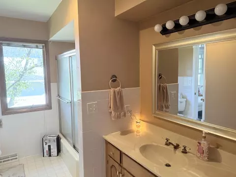 Bath - 2512 N Drew St, Appleton, WI 54911 photo 4 of 4