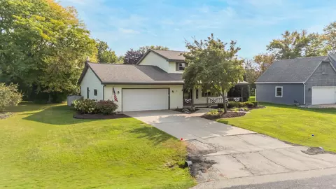 35 Greves Ct, Grand Chute, WI 54914