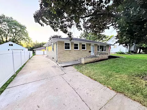 1111 Knapp St, Oshkosh, WI 54902