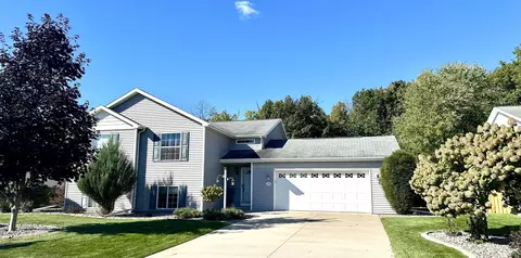 2340 Ladybird Dr, Neenah, WI 54956