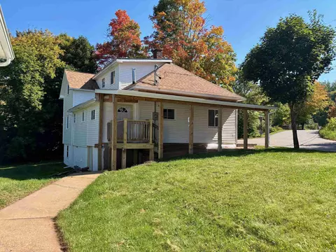 203 Marquette St, Ishpeming, MI 49849