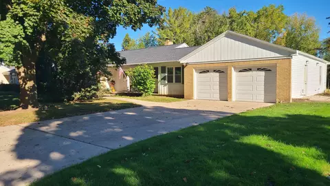 510 W Briar Ln, Green Bay, WI 54301