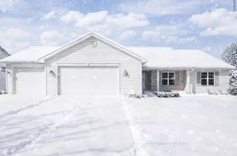 n1677 Arnies Lane, Greenville, WI 54942