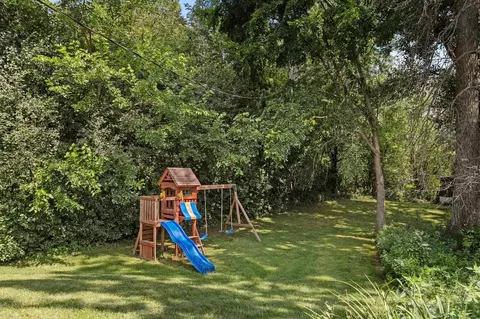 Exterior - 25 S Keller Park Dr, Appleton, WI 54914 photo 7 of 17