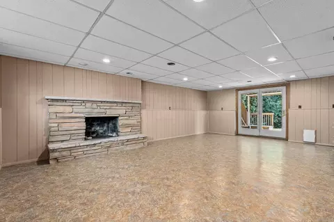 Living - 25 S Keller Park Dr, Appleton, WI 54914 photo 8 of 8