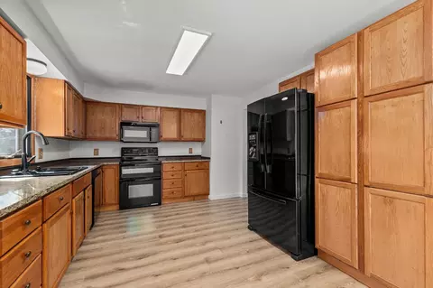 Kitchen - 25 S Keller Park Dr, Appleton, WI 54914 photo 2 of 5