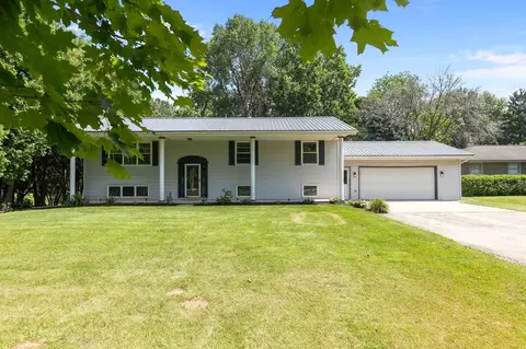 25 S Keller Park Dr, Appleton, WI 54914