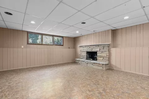 Living - 25 S Keller Park Dr, Appleton, WI 54914 photo 7 of 8