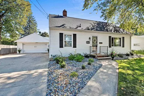 3313 S Webster Ave, Allouez, WI 54301