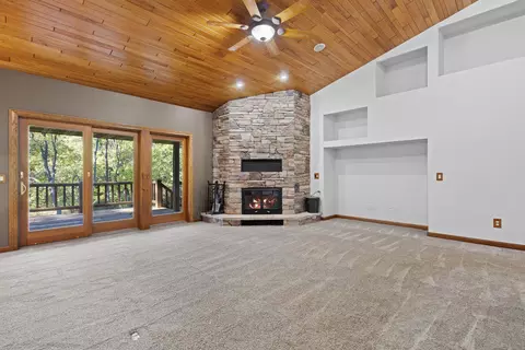 Living - 810 E Riverview Ln, Embarrass, WI 54933 photo 4 of 8