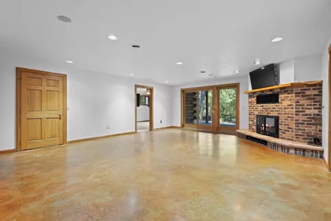 Living - 810 E Riverview Ln, Embarrass, WI 54933 photo 6 of 8