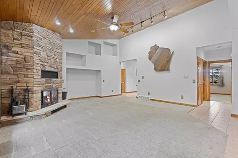 Living - 810 E Riverview Ln, Embarrass, WI 54933 photo 3 of 8