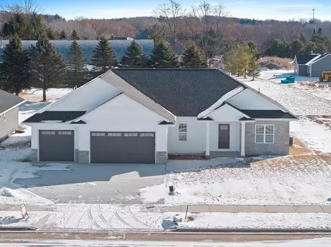4450 Nature Rdg, Howard, WI 54313