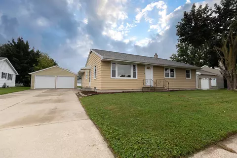 214 E Towne Dr, Hortonville, WI 54944