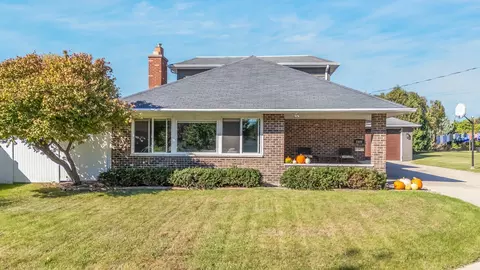 1506 E Main St, Little Chute, WI 54140