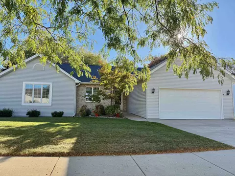 Exterior - 4206 N Marshall Heights Ave, Appleton, WI 54913 photo 2 of 7