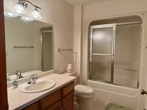Bath - 4206 N Marshall Heights Ave, Appleton, WI 54913 photo 2 of 2