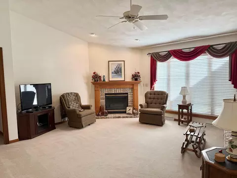 Living - 4206 N Marshall Heights Ave, Appleton, WI 54913 photo 1 of 1