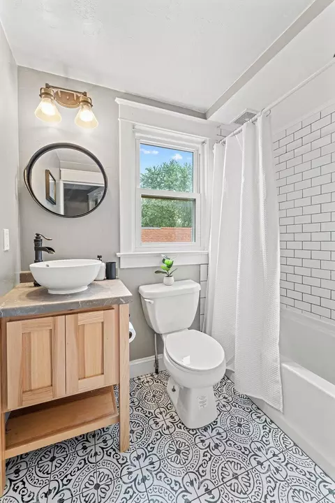 Bath - 721 W 5th St, Appleton, WI 54914 photo 1 of 1