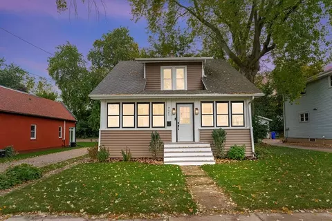 Exterior - 721 W 5th St, Appleton, WI 54914 photo 2 of 8