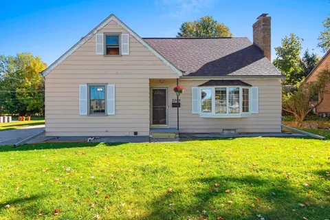 2200 S Greenview St, Appleton, WI 54915