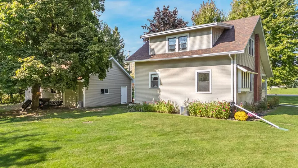 Exterior - 5895 Lasley Point Rd, Winneconne, WI 54986 photo 6 of 9