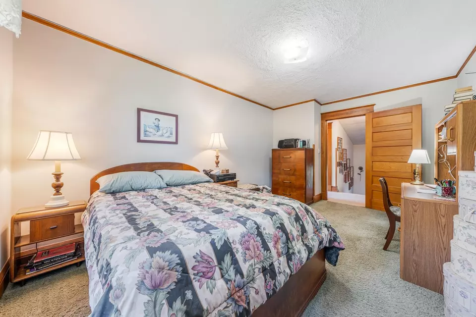 Bedroom - 5895 Lasley Point Rd, Winneconne, WI 54986 photo 5 of 7