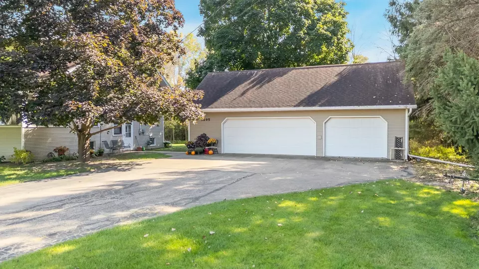 Exterior - 5895 Lasley Point Rd, Winneconne, WI 54986 photo 3 of 9