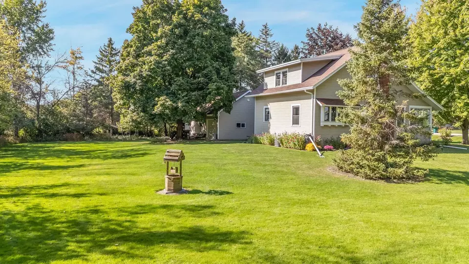 Exterior - 5895 Lasley Point Rd, Winneconne, WI 54986 photo 5 of 9