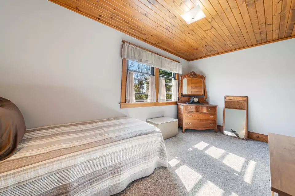 Bedroom - 5895 Lasley Point Rd, Winneconne, WI 54986 photo 7 of 7