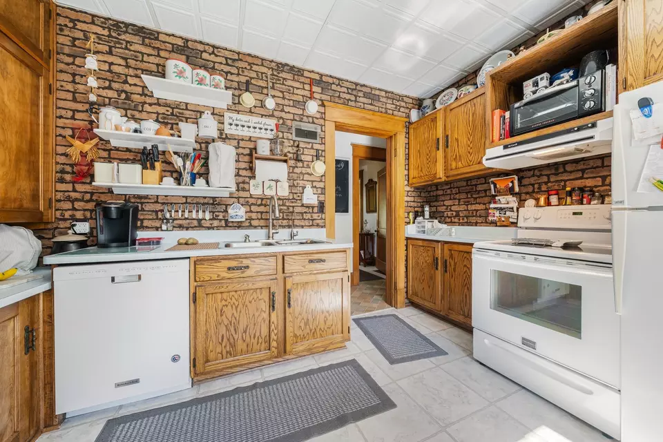 Kitchen - 5895 Lasley Point Rd, Winneconne, WI 54986 photo 2 of 3