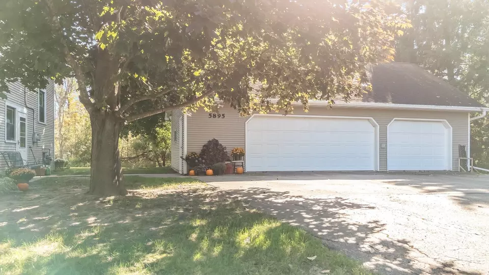 Exterior - 5895 Lasley Point Rd, Winneconne, WI 54986 photo 2 of 9