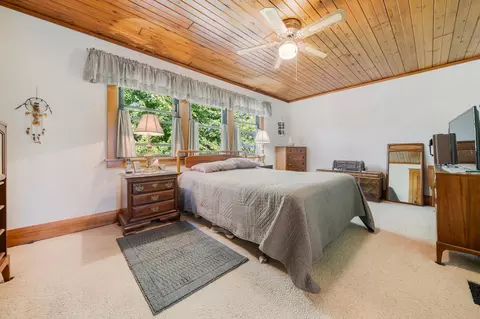 Bedroom - 5895 Lasley Point Rd, Winneconne, WI 54986 photo 1 of 7