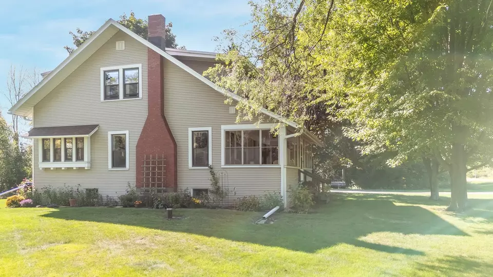 Exterior - 5895 Lasley Point Rd, Winneconne, WI 54986 photo 4 of 9
