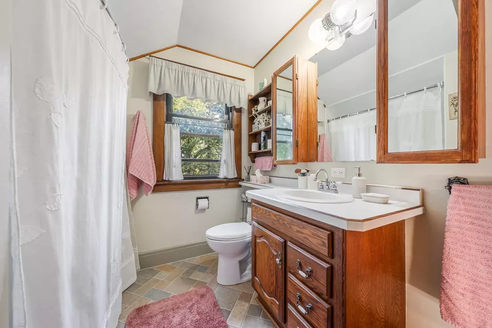 Bath - 5895 Lasley Point Rd, Winneconne, WI 54986 photo 1 of 1