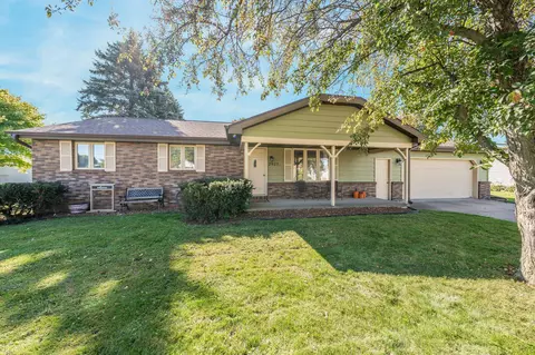 2925 W Capitol Dr, Appleton, WI 54914