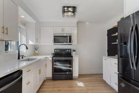 Kitchen - 2925 W Capitol Dr, Appleton, WI 54914 photo 1 of 4