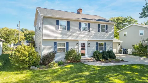 1112 Oxford Ct, Neenah, WI 54956