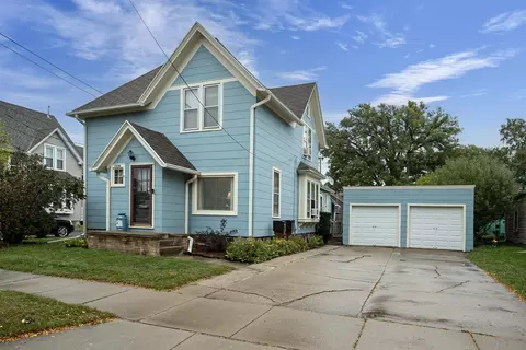 1208 N Superior St, Appleton, WI 54911