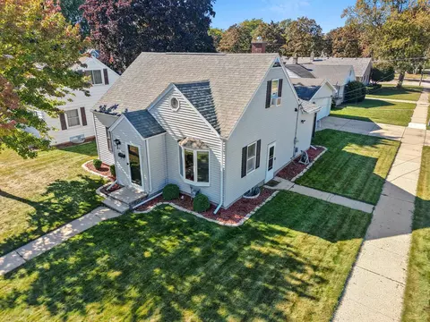 1037 Park St, Green Bay, WI 54303