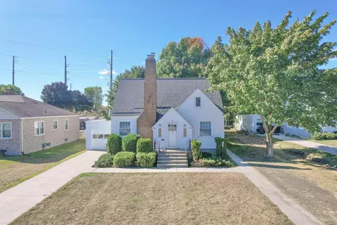 217 1st St, Menominee, MI 49858