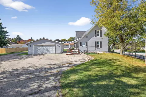 217 Prospect St, Combined Locks, WI 54113
