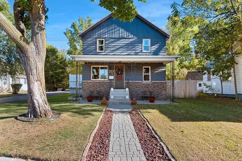 327 Main St, Oconto, WI 54153