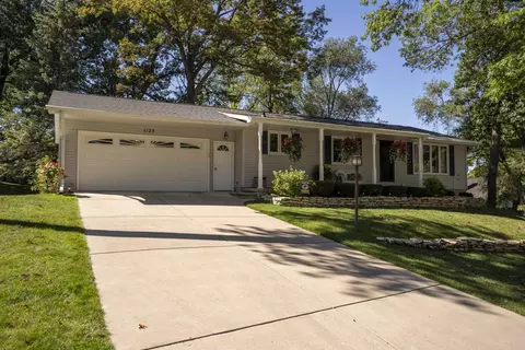 1123 St Charles Dr, Green Bay, WI 54311