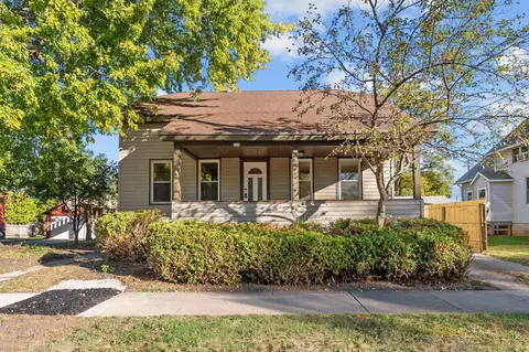 110 W 17th Ave, Oshkosh, WI 54902